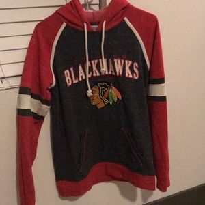 Fitted Chicago Blackhawks sweatshirt